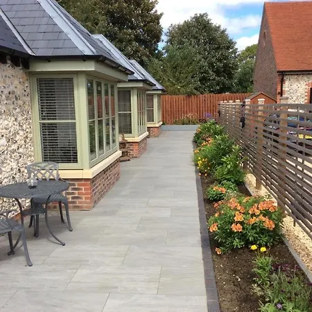 Blundens Ffos Las Chichester Exterior photo